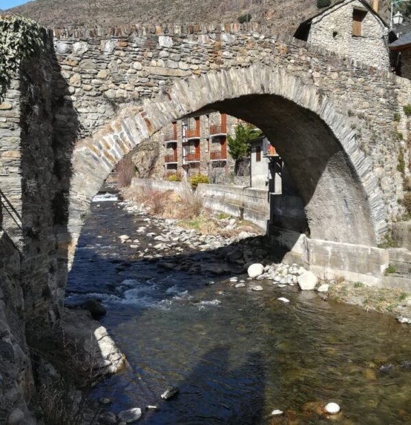 Puentes románicos de los Valles de Àneu