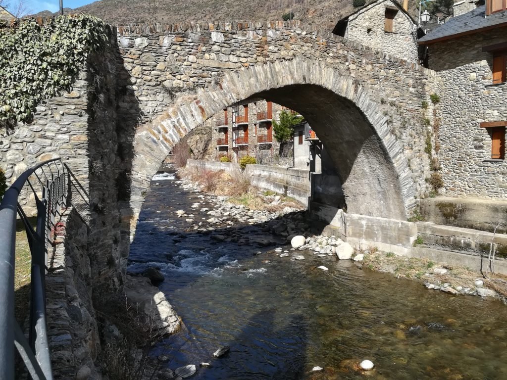 Puentes románicos de los Valles de Àneu